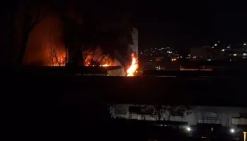 E rëndë/ Bie zjarr në tregun “5 maji” në Tiranë