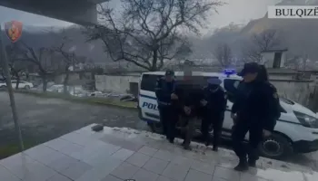 E rëndë në Bulqizë, babai plagos me thikë djalin, arrestohet nga policia