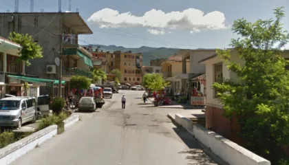 E rëndë në Këlcyrë, vëllai dhe xhaxhai marrin me forcë në automjet dhe dhunojnë 30-vjeçaren