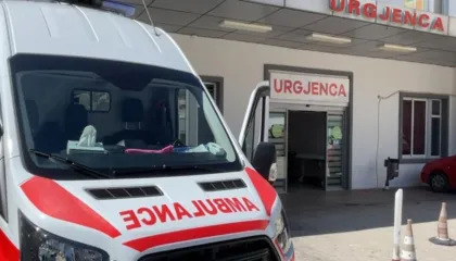 E rendë në Sarandë, 85-vjeçarja bie nga kati i tretë i pallatit, ndërron jetë në sallën e operacionit
