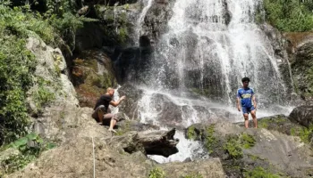 E rëndë! U përpoq të bënte selfie me të dashurën, futbollisti 22-vjeçar bie nga ujëvara dhe ndërron jetë menjëherë