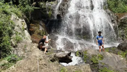 E rëndë! U përpoq të bënte selfie me të dashurën, futbollisti 22-vjeçar bie nga ujëvara dhe ndërron jetë menjëherë