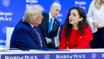 E vetmja femër në podium për të nënshkruar themelimin e Bordit të Paqes, pse Osmani konsiderohet “e preferuara” e Trump