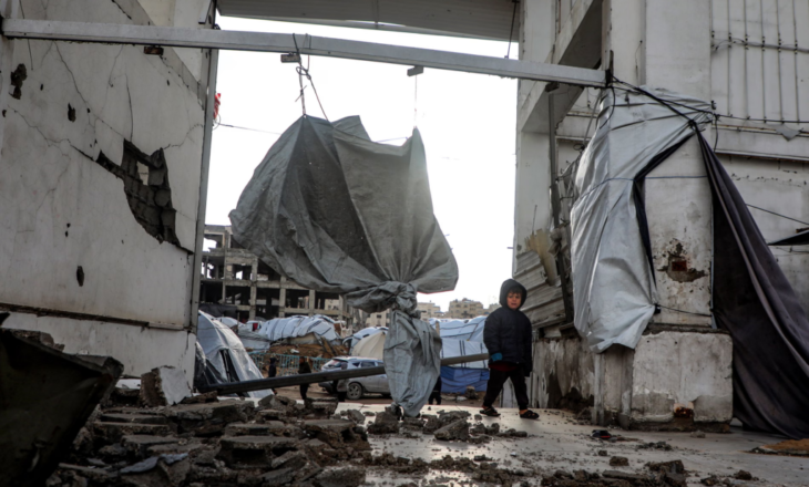 Edhe dimri vret në Gaza! Muret shemben mbi çadra, vdesin gra e fëmijë
