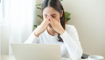 Edhe pse flini mjaftueshëm, ndiheni të lodhur? Ekspertët: Trupit i mungojnë lloje të tjera pushimi