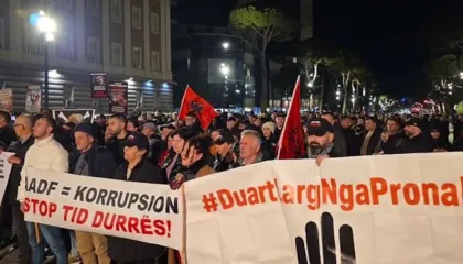 “Edi Rama frikacak”! Shqipëria Bëhet nis protestën para Kryeministrisë