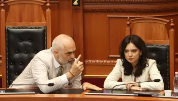 Edi Rama gati linçimin e Elisa Spiropalit, kryeministri fut në “listë të zezë” ministren e Jashtme dhe “armiken” e…