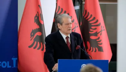 “Edi Rama një autokrat, që plaçkiti qytetarët”/ Berisha, ‘foltore’: Lidhjet e tij të tmerrshme me kartelët e drogës