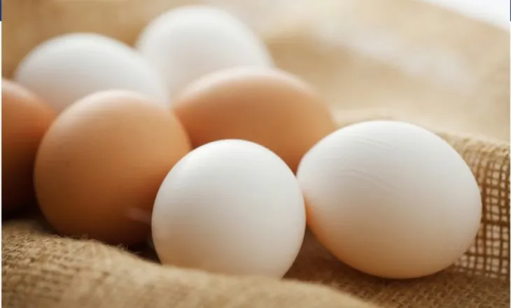 Ekspertët zbuluan nëse ka vërtet një ndryshim në cilësinë e vezëve sipas ngjyrës së lëvozhgës