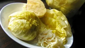 Eliksiri i dimrit nga kuzhina jonë, pse nuk duhet ta harrojmë lakrën turshi!