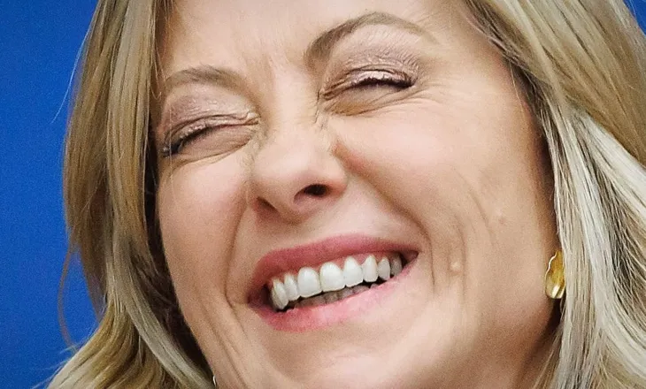 Emigrantët në Shqipëri, Meloni rinovon kostot: marrëveshje e re me një resort me 5 yje (Mediat italiane nxjerrin detajet)