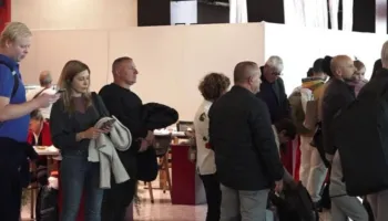 “Emigrantët shqiptarë më riemgrimin më të lartë”, BERZH: Po largohet mosha 20-39 vjeç, popullsia me tkurrje më të shpejtë