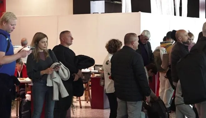 “Emigrantët shqiptarë më riemgrimin më të lartë”, BERZH: Po largohet mosha 20-39 vjeç, popullsia me tkurrje më të shpejtë