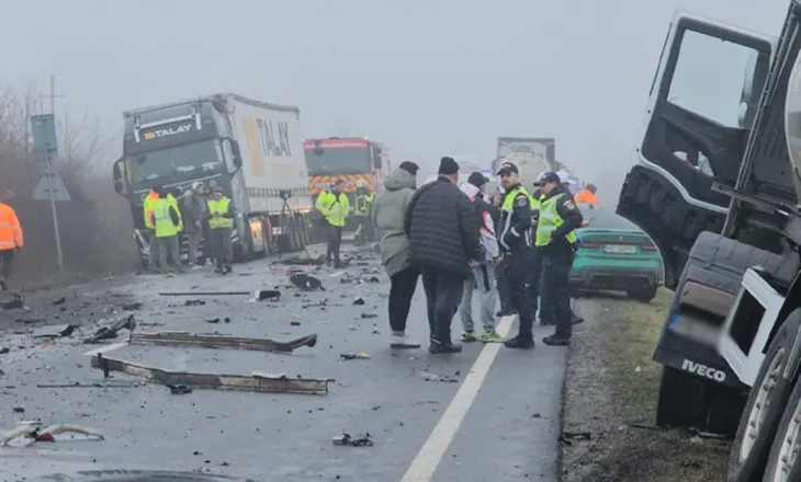 EMRAT/ Aksidenti tragjik me 7 viktima në Rumani, në furgonin me tifozë edhe dy shqiptarë