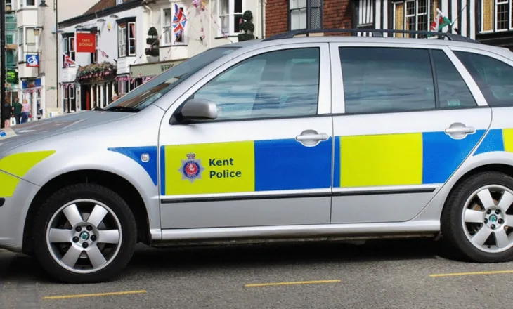 Emrat/ Përplasën për vdekje një 80-vjeçar me makinë dhe u larguan nga vendngjarja, arrestohen dy shqiptarët në Britani