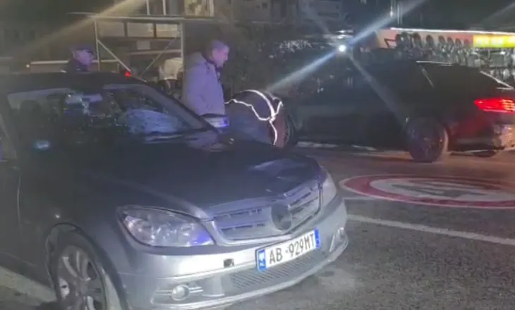 EMRAT/ Tentoi të kalojë rrugë, këmbësori përplaset për vdekje nga makina në aksin Lushnjë-Berat