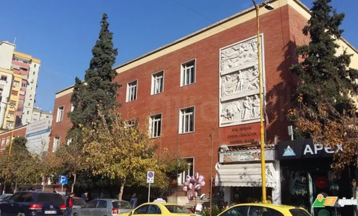 EMRI/ Detaje nga dhuna në maternitetin “Mbretëresha Geraldinë”: Mjeku goditi dhe kapi për fyti kryeinfermieren, pasi nuk zbatoi…