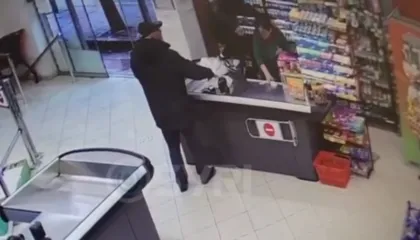 EMRI/ Grabiti me dhunë marketin në Yzberisht, arrestohet autori i dyshuar