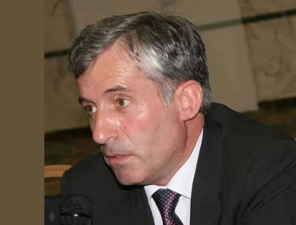 Enigma që duhet sqaruar: – Çfarë roli kishte Arben Rakipi në shpikjen serbe të ‘Shtëpisë së Verdhë’!