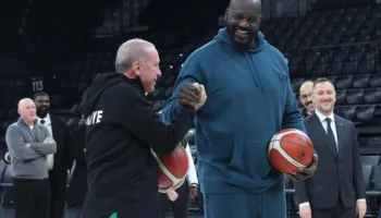 Erdogan surprizon publikun, shfaqet duke luajtur basketboll me Shaquille O’Neal
