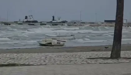 Erë e fortë, pezullohet lundrimi i tragetit me Brindizin në Vlorë