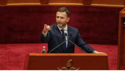 Erion Braçe: Në orën 3 të natës parlamenti votoi një marrëzi, arrestohesh nëse parkon dysh në rrugë!