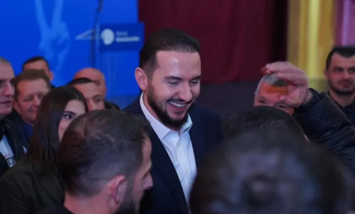Ervin Salianji takim në Korçë, pritet me brohorima nga demokratët