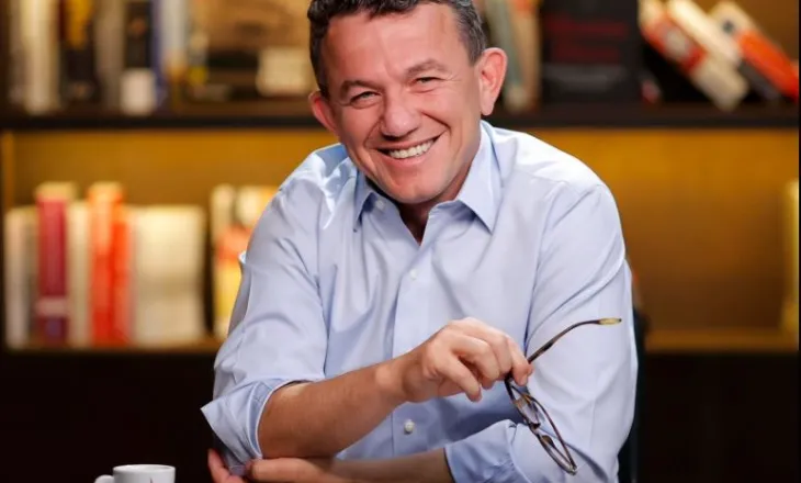 “Është Berisha non-grata apo…”, Buzhala ironizon PD-në: Trump do ta rrëzojë ‘Ramaduron’ pas mesnate…