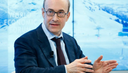 Europa përballë Trump, mes ‘bisturisë’ strategjike dhe ‘vetëvrasjes’ me luftë tregtare