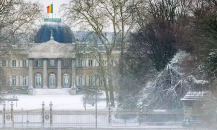 Europa përfshihet nga moti i ftohtë, anulohen 800 fluturime