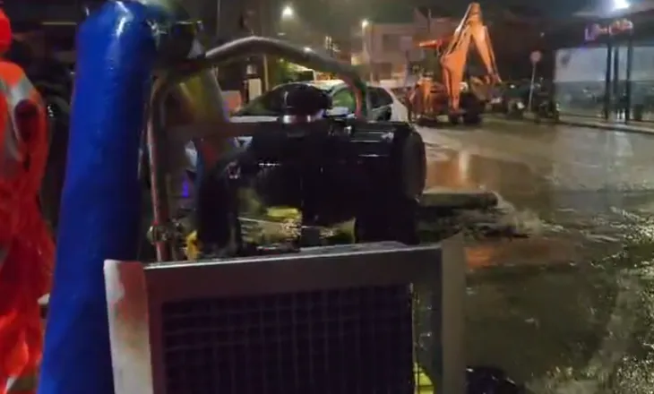 FA vijon punën për nxjerrjen e ujit nga banesat në Durrës