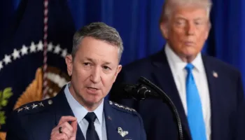 “Fat të mbarë dhe Zoti ju ndihmoftë”, zbulohen detajet e sulmit në Venezuelë. Aksioni me 150 avionë, ushtari më i ri që mori pjesë vetëm 20 vjeç