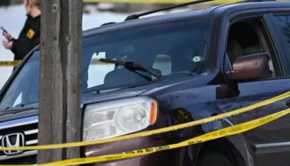 FBI e urdhëroi të investigonte të shtënat në Minneapolis si sulm ndaj efektivit, jep dorëheqjen agjentja