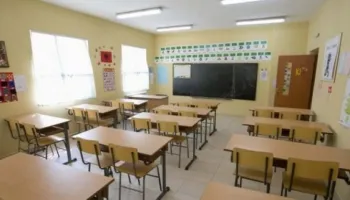 “Fëmijët po ngrijnë në klasë!”/ Shkolla ‘9 Tetori’ pa ngrohje, prindërit të shqetësuar