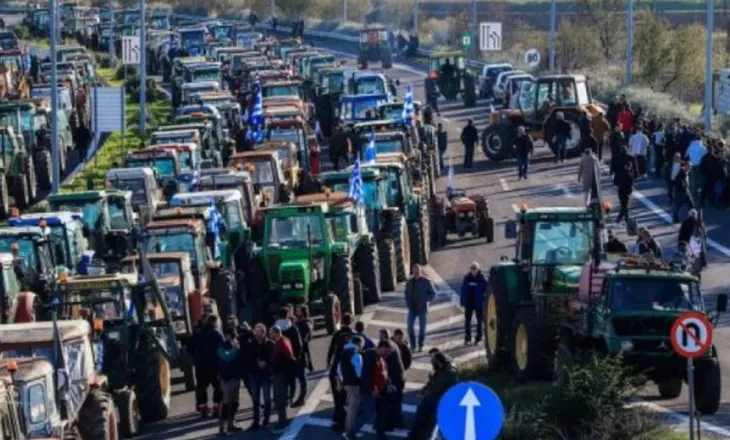 Fermerët grekë nuk ndalin protestat, bllokohet pa afat aksi Kakavijë-Janinë