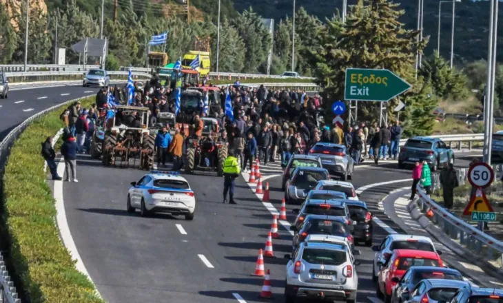 Fermerët në Greqi intensifikojnë aksionin e tyre, çfarë pritet të ndodhë sot dhe nesër