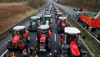 Fermerët në Greqi vijojnë protestat, bllokohet për 48 orë pika kufitare e Kakavijës