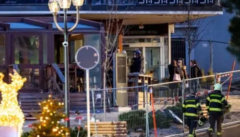 Festa në bodrumin e lokalit në Crans Montana ku humbën jetën 40 persona, dëshmia e dy vajzave: Dera e daljes e vogël, thyen një dritare për të nxjerrë njerëzit jashtë