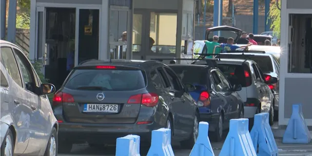 Festat mbaruan/ Të gjithë kthehen në shtëpitë e tyre, vijon fluksi i lartë në pikën kufitare Morinë–Vërmicë