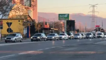 Festat sjellin bllokime/ Radhë të gjata automjetesh në Milot–Lezhë