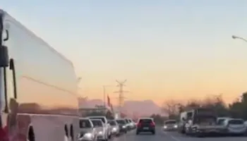 Festimet – Krijohet trafik i rënduar në aksin Milot–Lezhë/ Shkak lëvizjet e qytetarëve drejt vendeve malore (VIDEO)