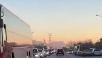 Festimet – Krijohet trafik i rënduar në aksin Milot–Lezhë/ Shkak lëvizjet e qytetarëve drejt vendeve malore (VIDEO)