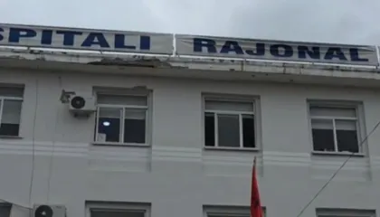 Festimet në Fier / Në spital paraqiten 25 të rinj të dehur, 3 persona të lënduar nga fishekzjarrët