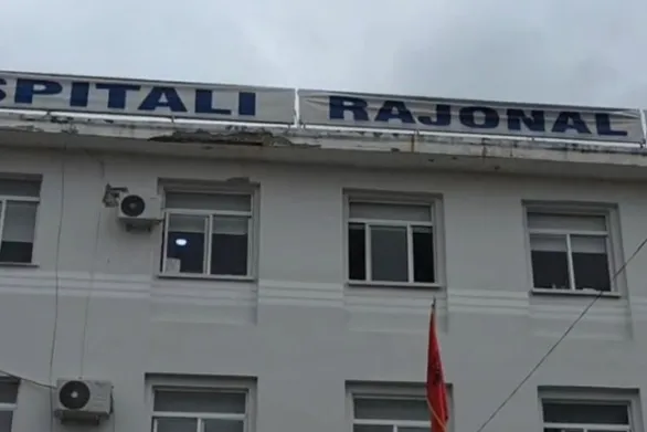 Festimet në Fier / Në spital paraqiten 25 të rinj të dehur, 3 persona të lënduar nga fishekzjarrët