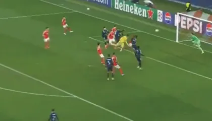 Fitore ëndrrash për Benficën në Champions League / Portieri shënon në fund dhe çon në playoff ekipin e Mourinhos