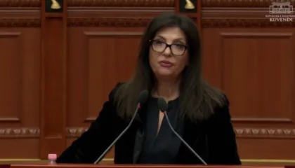 “Flasim për dixhitalizim, por spitali nuk ka energji”, Topalli në Kuvend: Qytetarët numërojnë qindarkat, pushteti projektet imagjinare