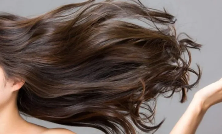 Flokë të fortë dhe të shëndetshëm?/ 9 ushqime që mund t’ju ndihmojnë