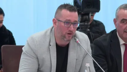 Flor Binaj: O duhet të merremi vesh tani, ose s’kemi pse të qahemi! Do iki të marrë fëmijët nga kopshti