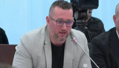 Florjan Binaj mesazh nga tryeza e opozitës: Ose të merremi vesh, ose të mos qahemi kur të na marrin në qafë