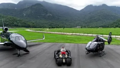 Flota luksoze e Neymarit vlerësohet mbi 50 milionë euro. Avion, helikopter dhe… makina e Batman-it